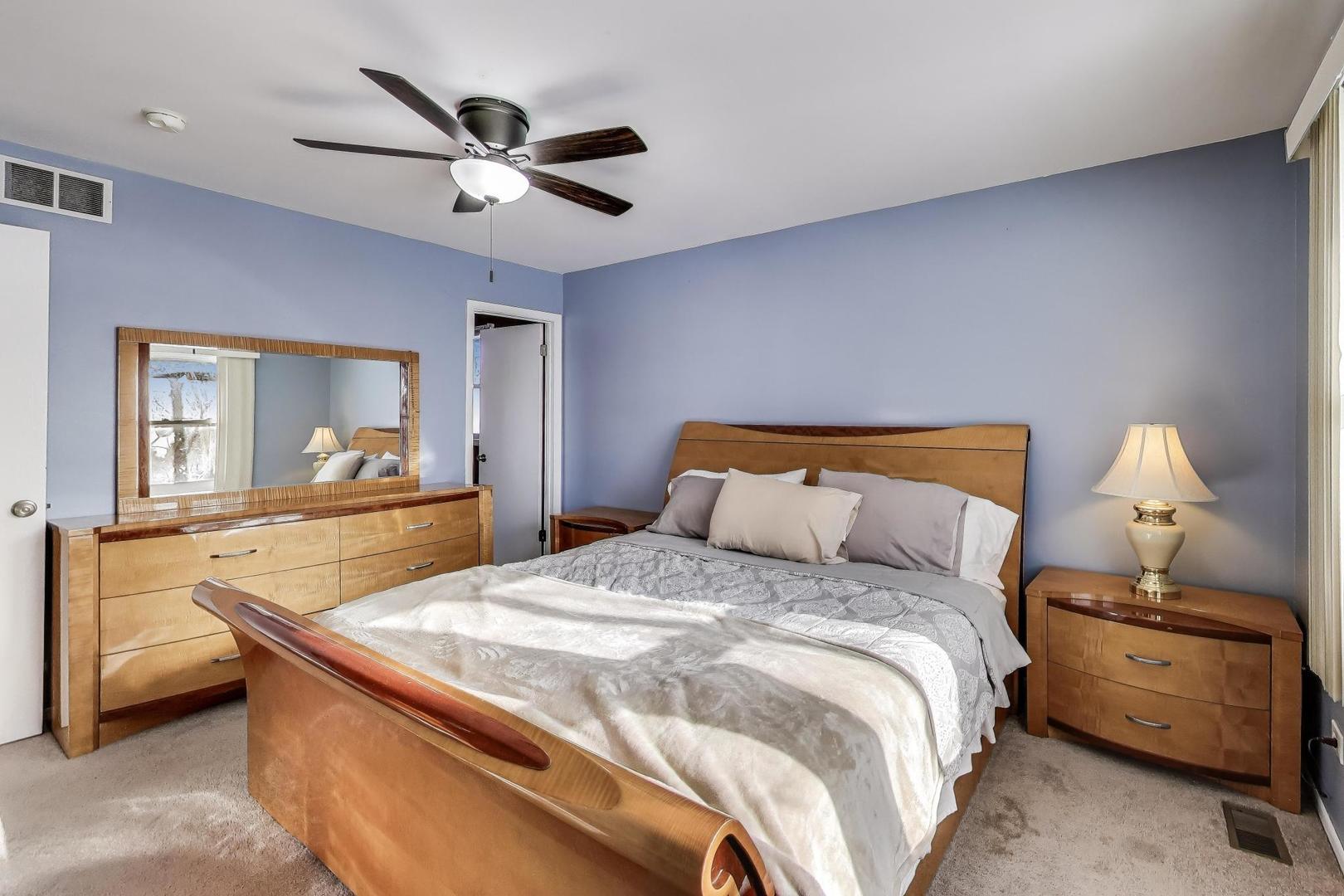 180 N Prairie Drive, Addison, IL 60101