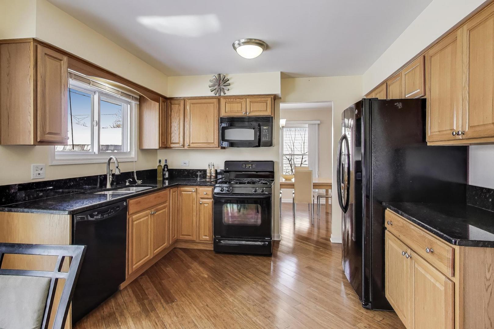 180 N Prairie Drive, Addison, IL 60101