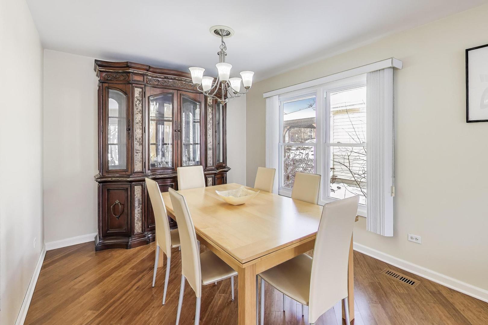 180 N Prairie Drive, Addison, IL 60101