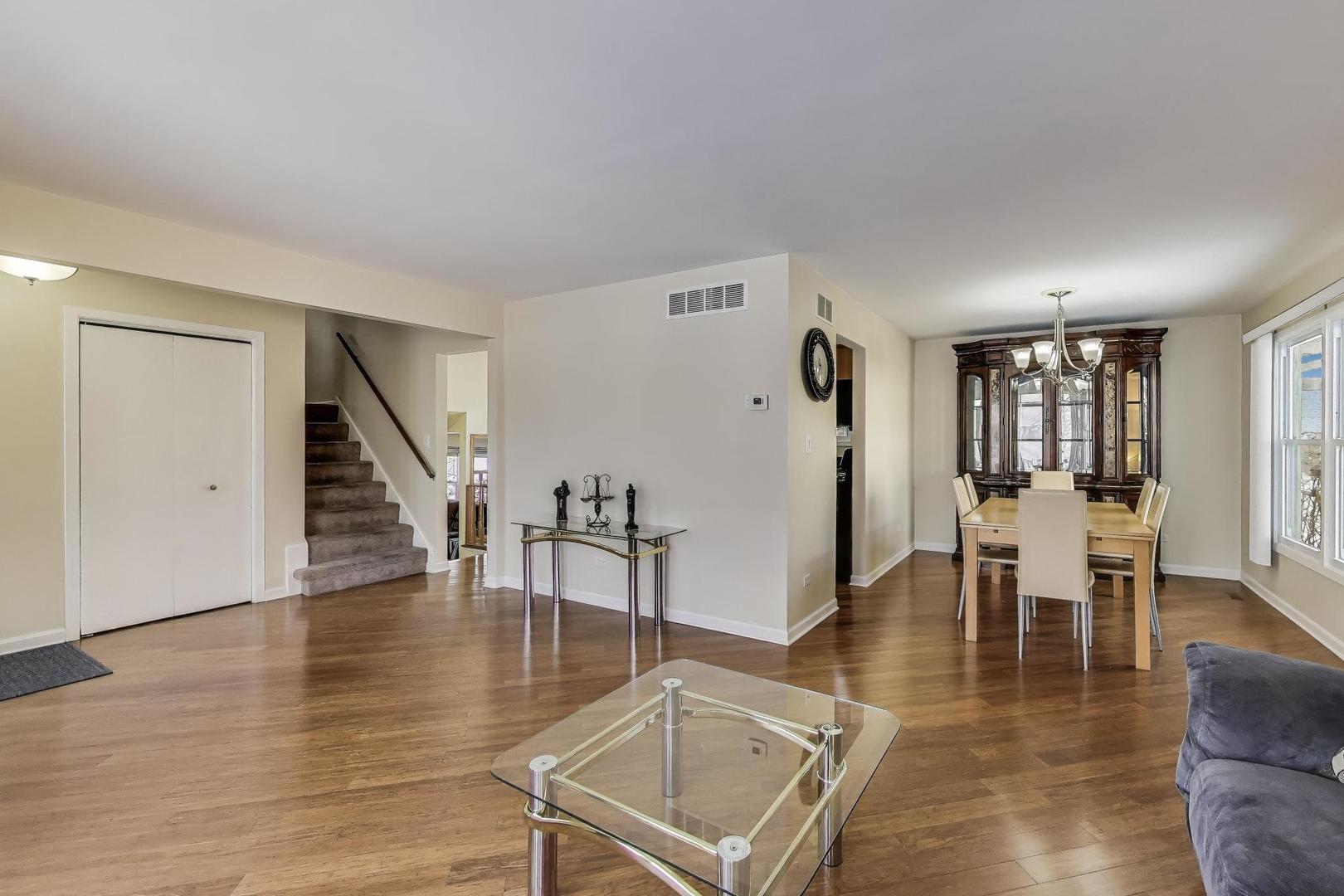 180 N Prairie Drive, Addison, IL 60101