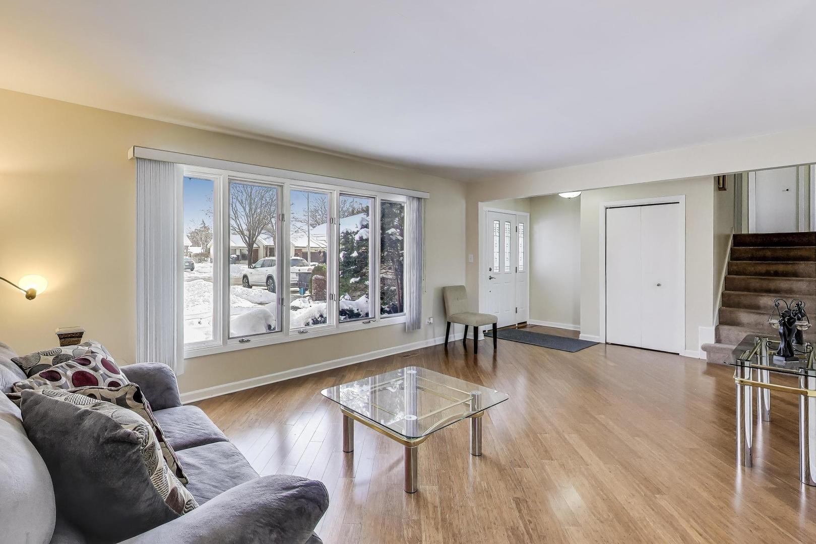 180 N Prairie Drive, Addison, IL 60101