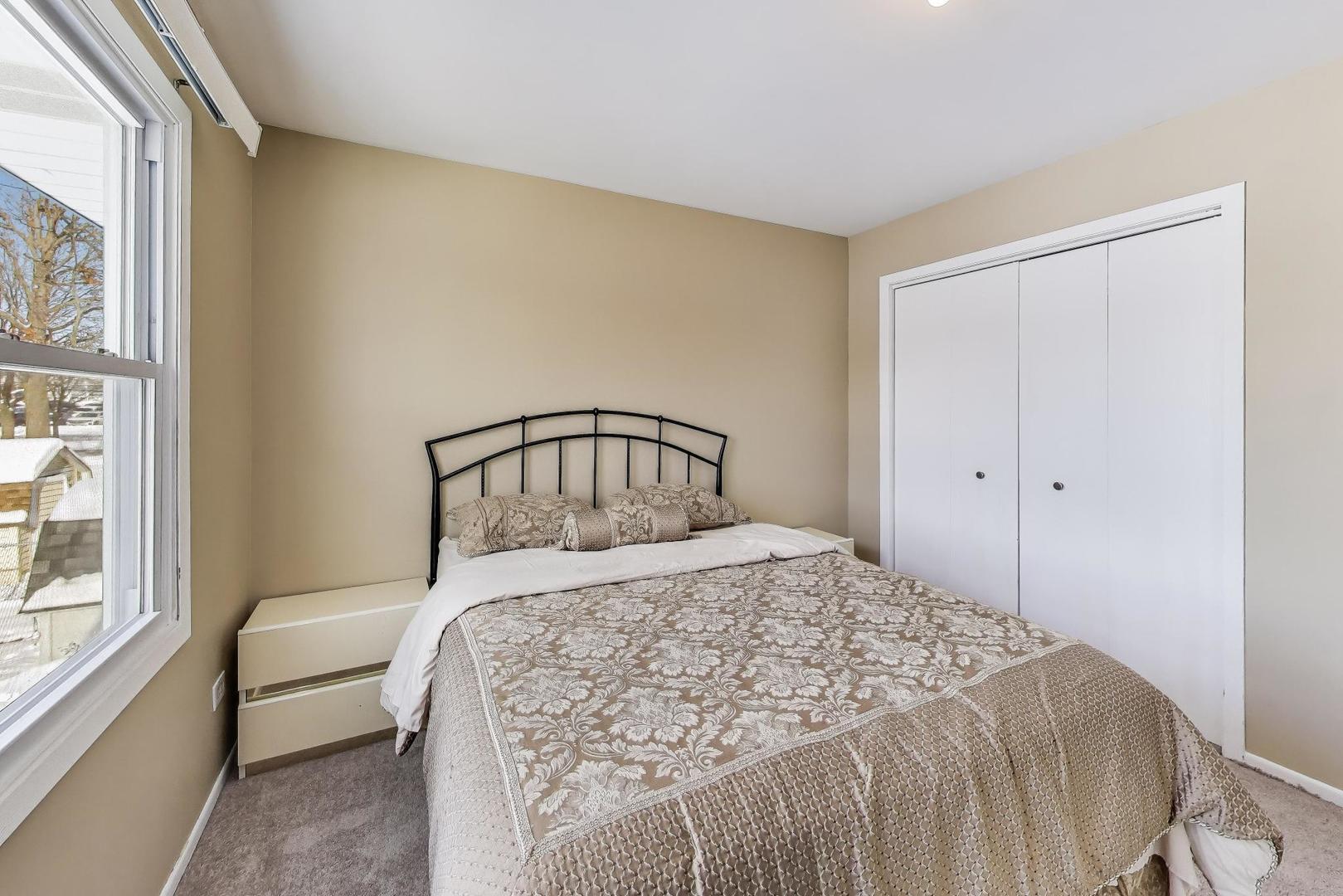 180 N Prairie Drive, Addison, IL 60101