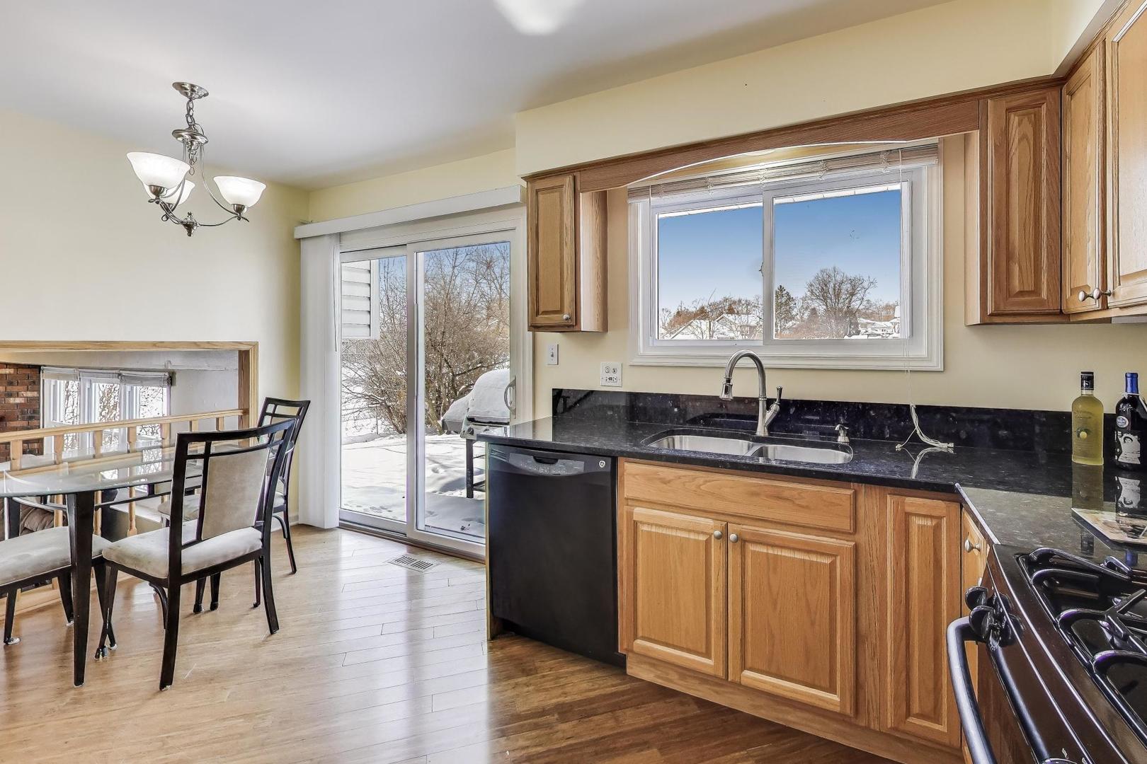 180 N Prairie Drive, Addison, IL 60101