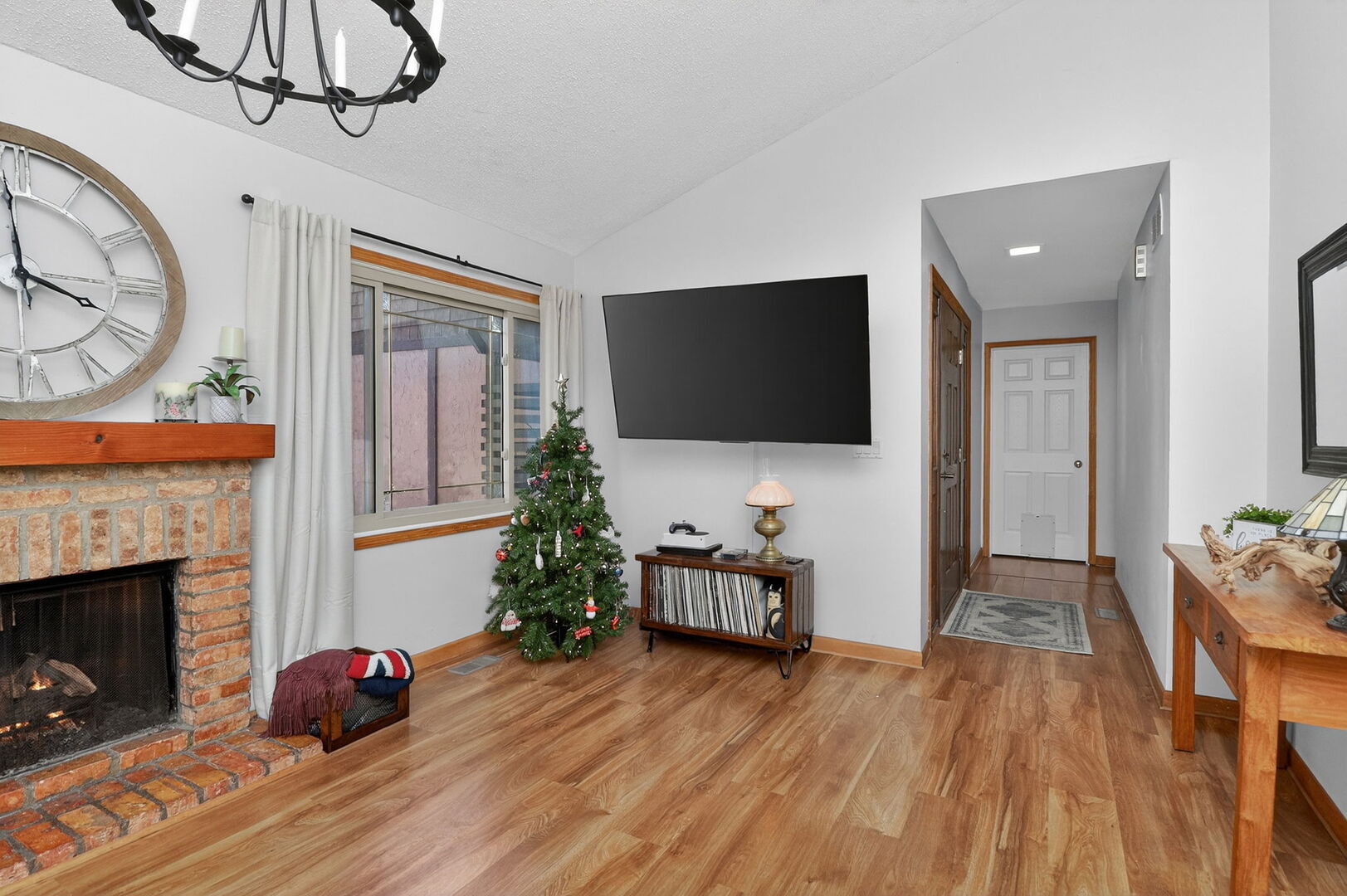 2S600 Angeline Court, Warrenville, IL 60555