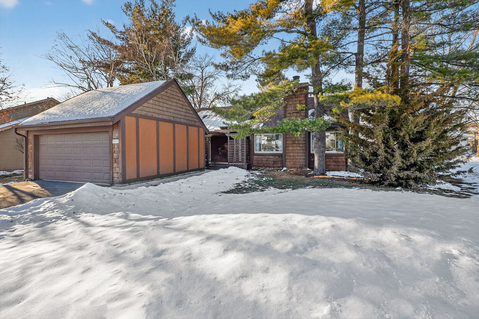 2S600 Angeline Court, Warrenville, IL 60555