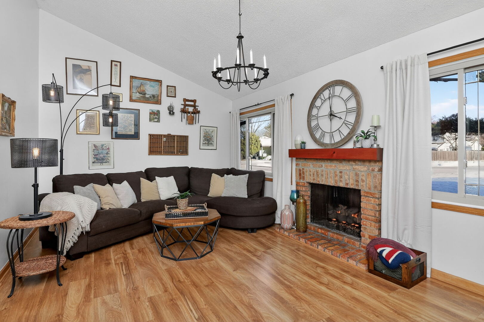 2S600 Angeline Court, Warrenville, IL 60555