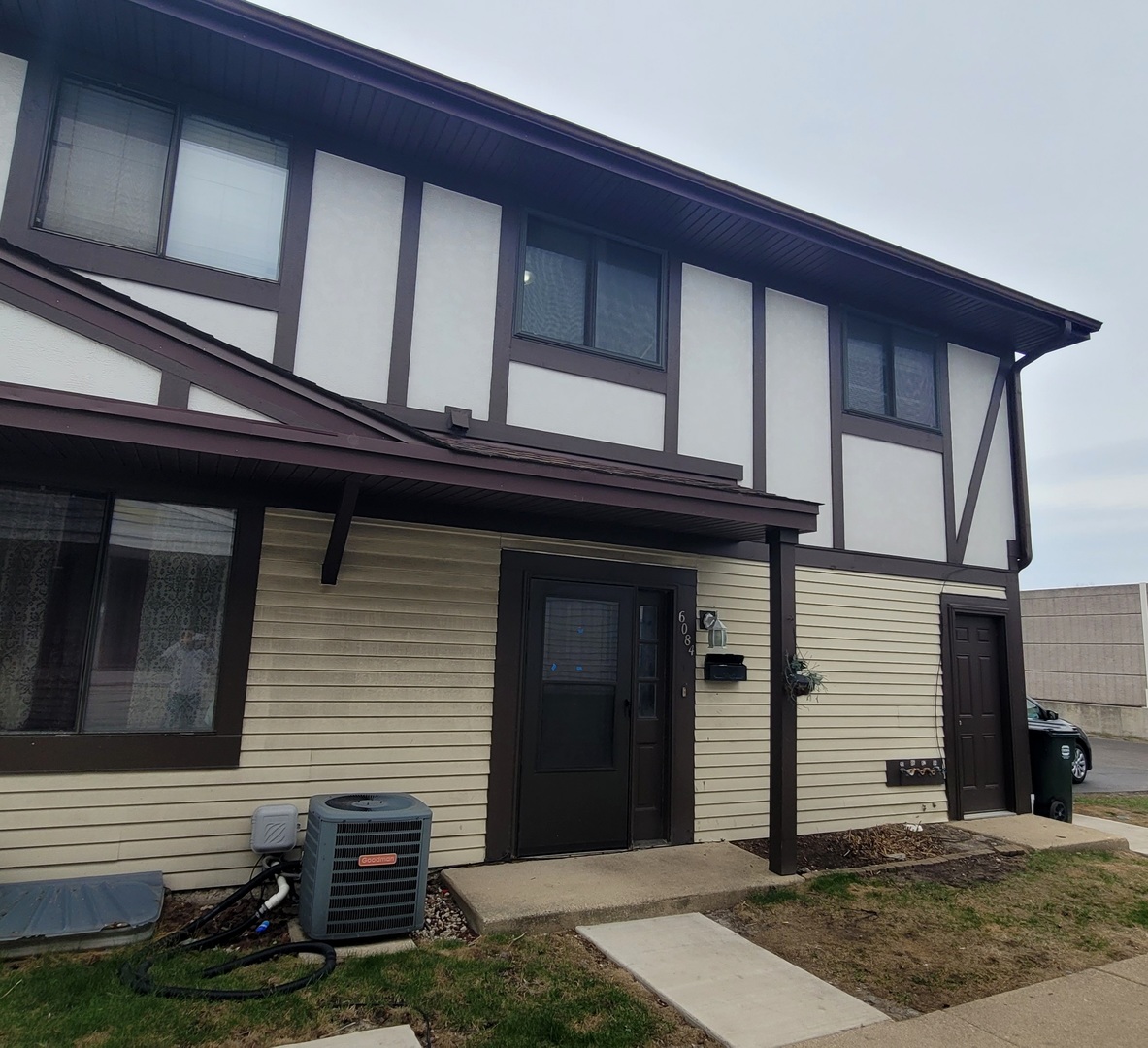 6084 Fremont Drive #6084, Hanover Park, IL 60133