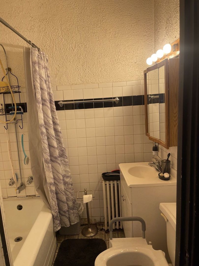 15616 Loomis Avenue, Harvey, IL 60426