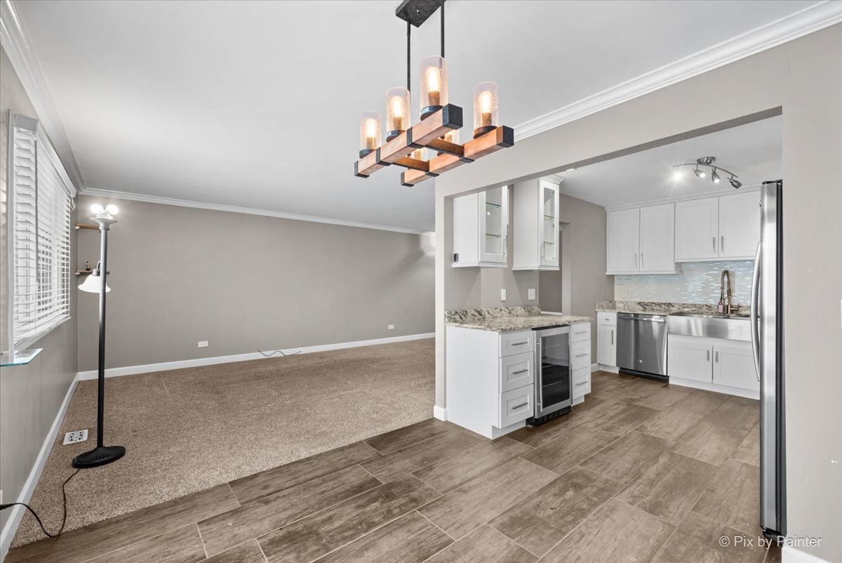 215 Lakeshore Lane, Bloomingdale, IL 60108