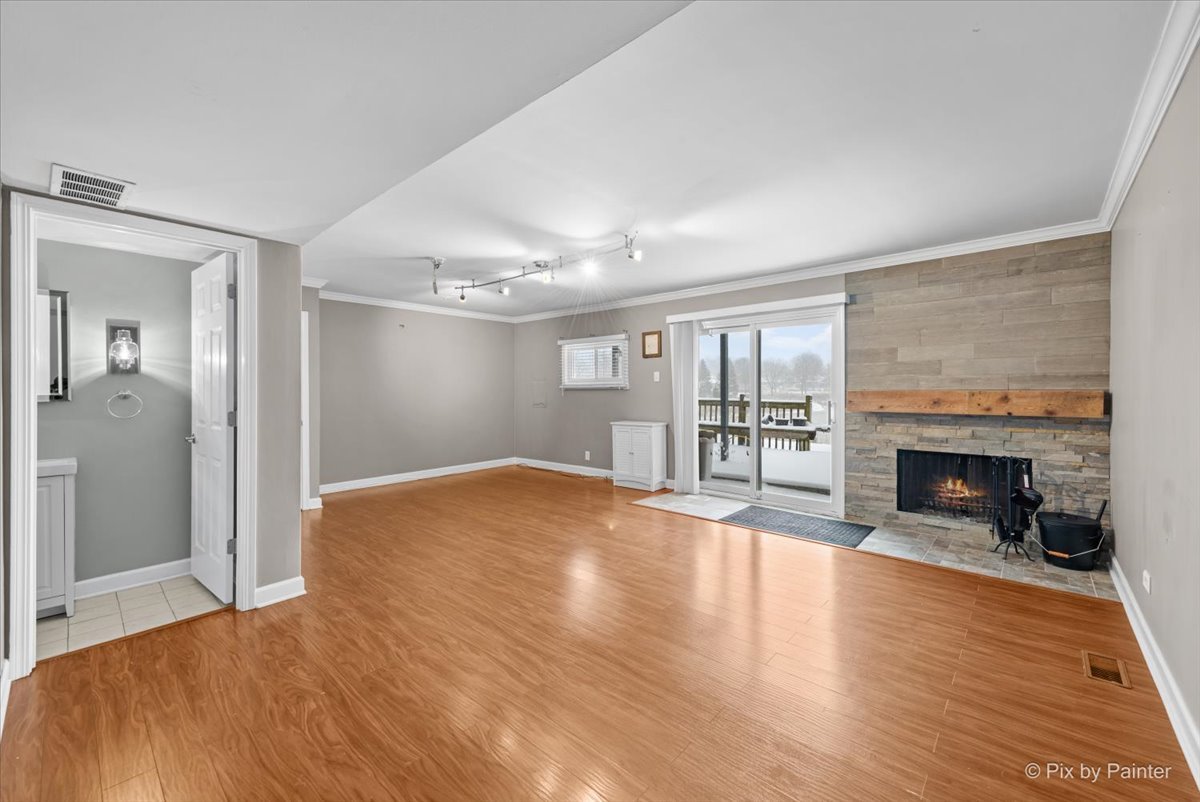 215 Lakeshore Lane, Bloomingdale, IL 60108