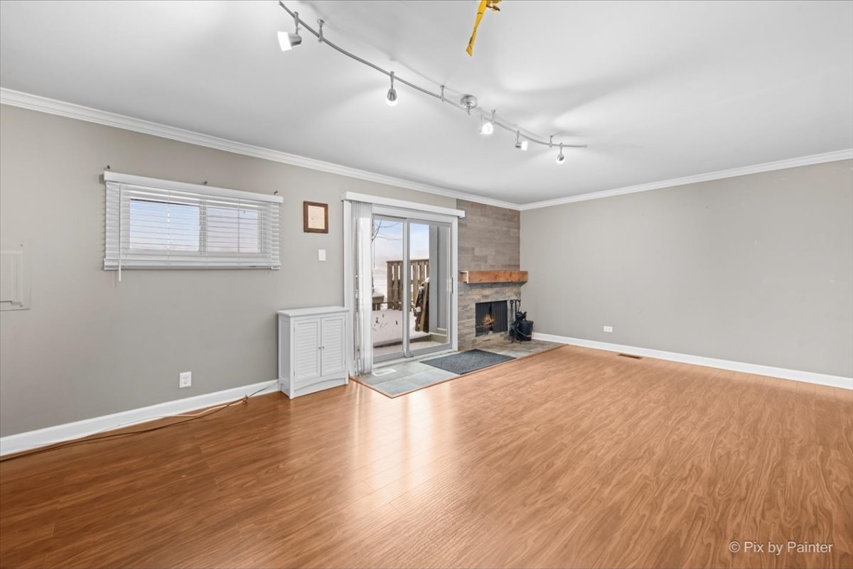 215 Lakeshore Lane, Bloomingdale, IL 60108