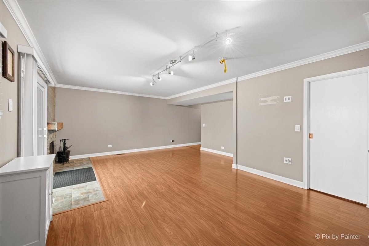 215 Lakeshore Lane, Bloomingdale, IL 60108