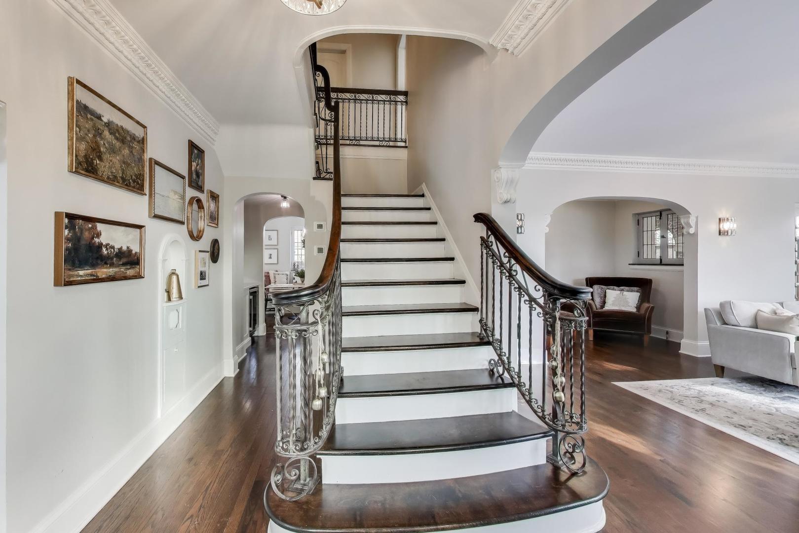 10162 S Longwood Drive, Chicago, IL 60643