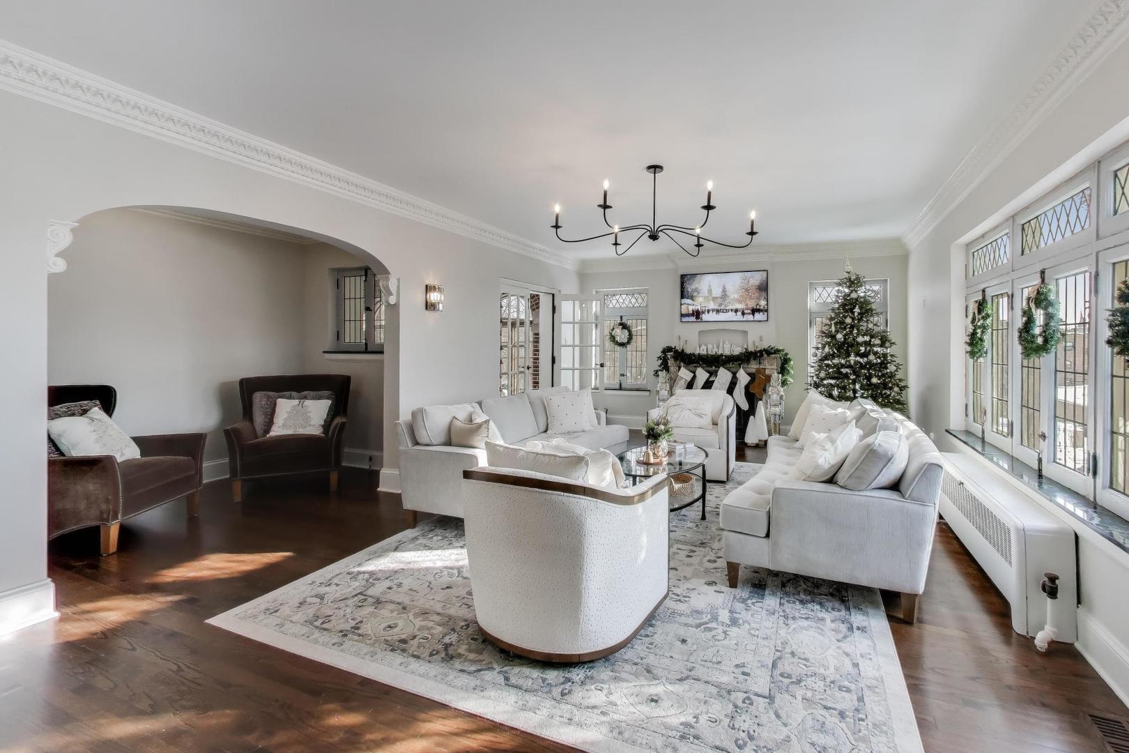 10162 S Longwood Drive, Chicago, IL 60643