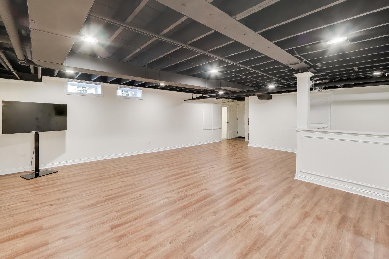 10162 S Longwood Drive, Chicago, IL 60643