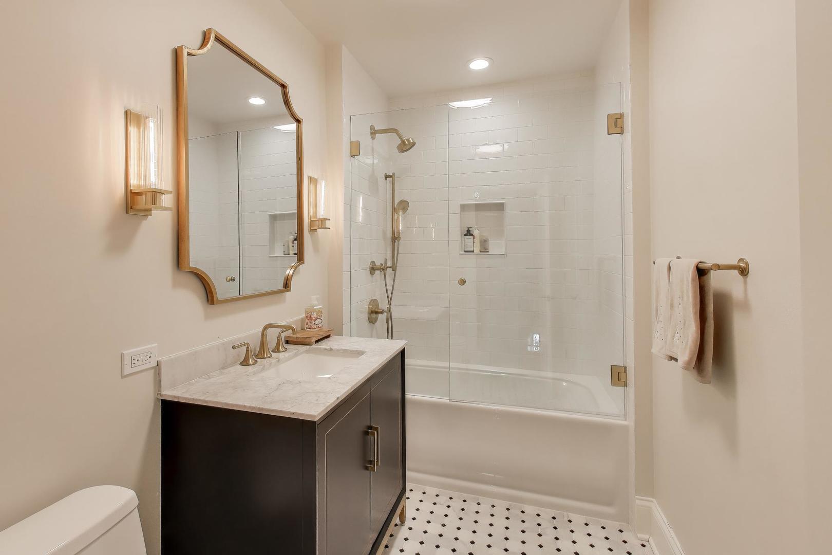 10162 S Longwood Drive, Chicago, IL 60643