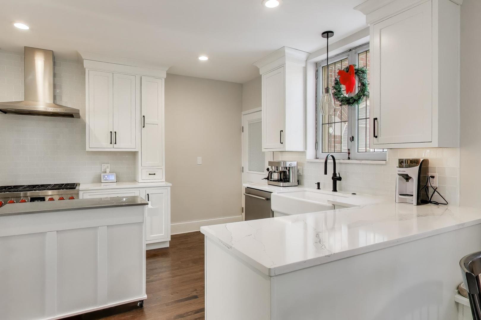 10162 S Longwood Drive, Chicago, IL 60643