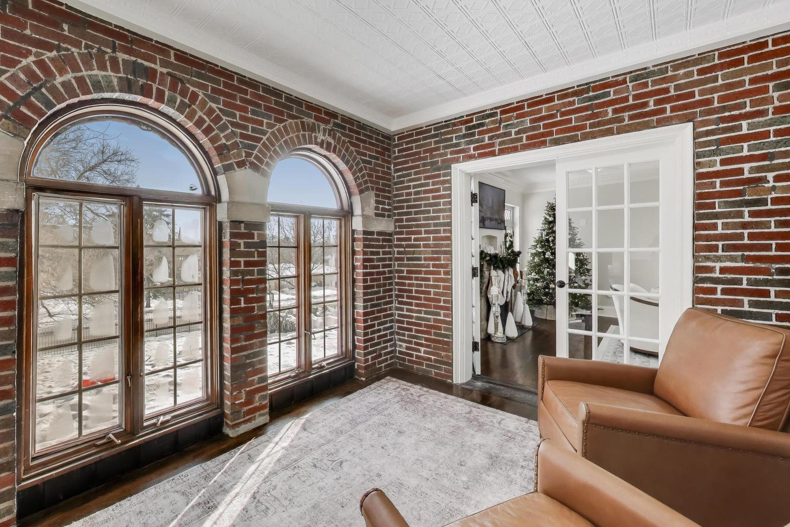 10162 S Longwood Drive, Chicago, IL 60643