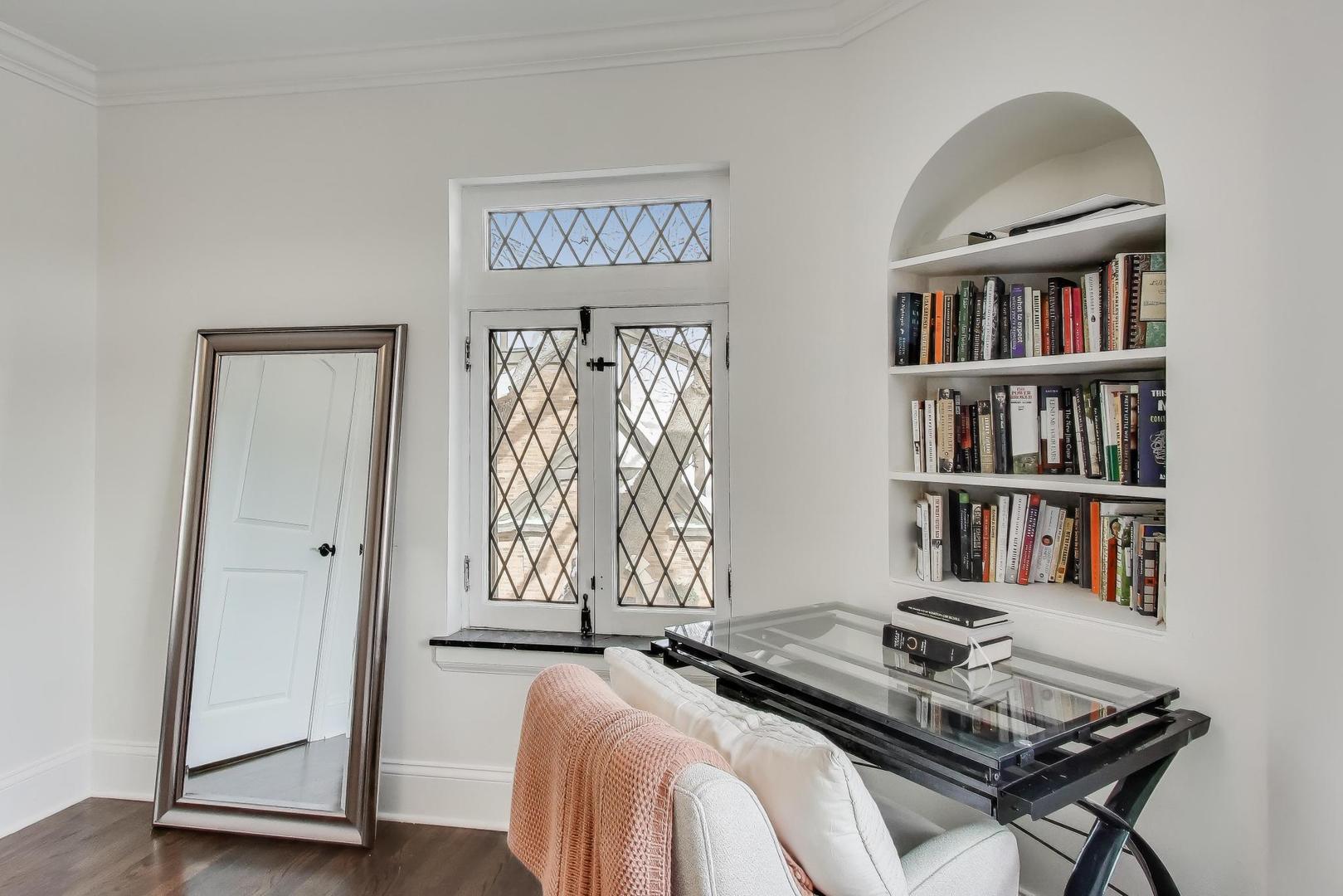 10162 S Longwood Drive, Chicago, IL 60643