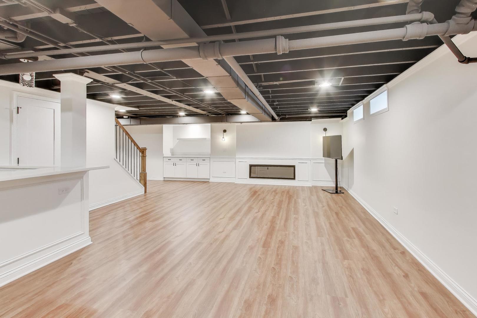 10162 S Longwood Drive, Chicago, IL 60643