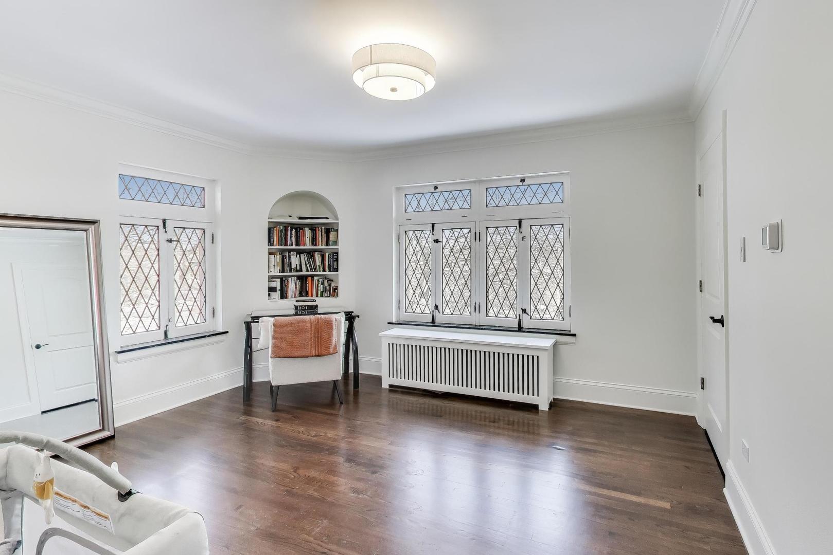 10162 S Longwood Drive, Chicago, IL 60643