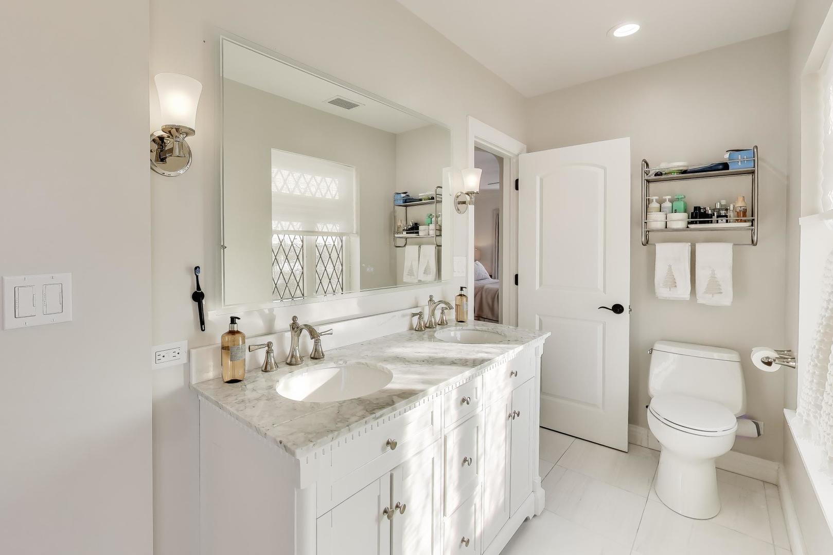 10162 S Longwood Drive, Chicago, IL 60643