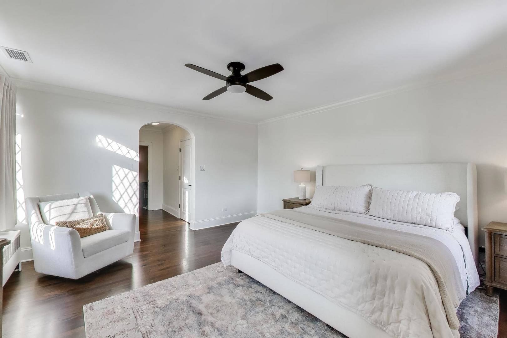 10162 S Longwood Drive, Chicago, IL 60643