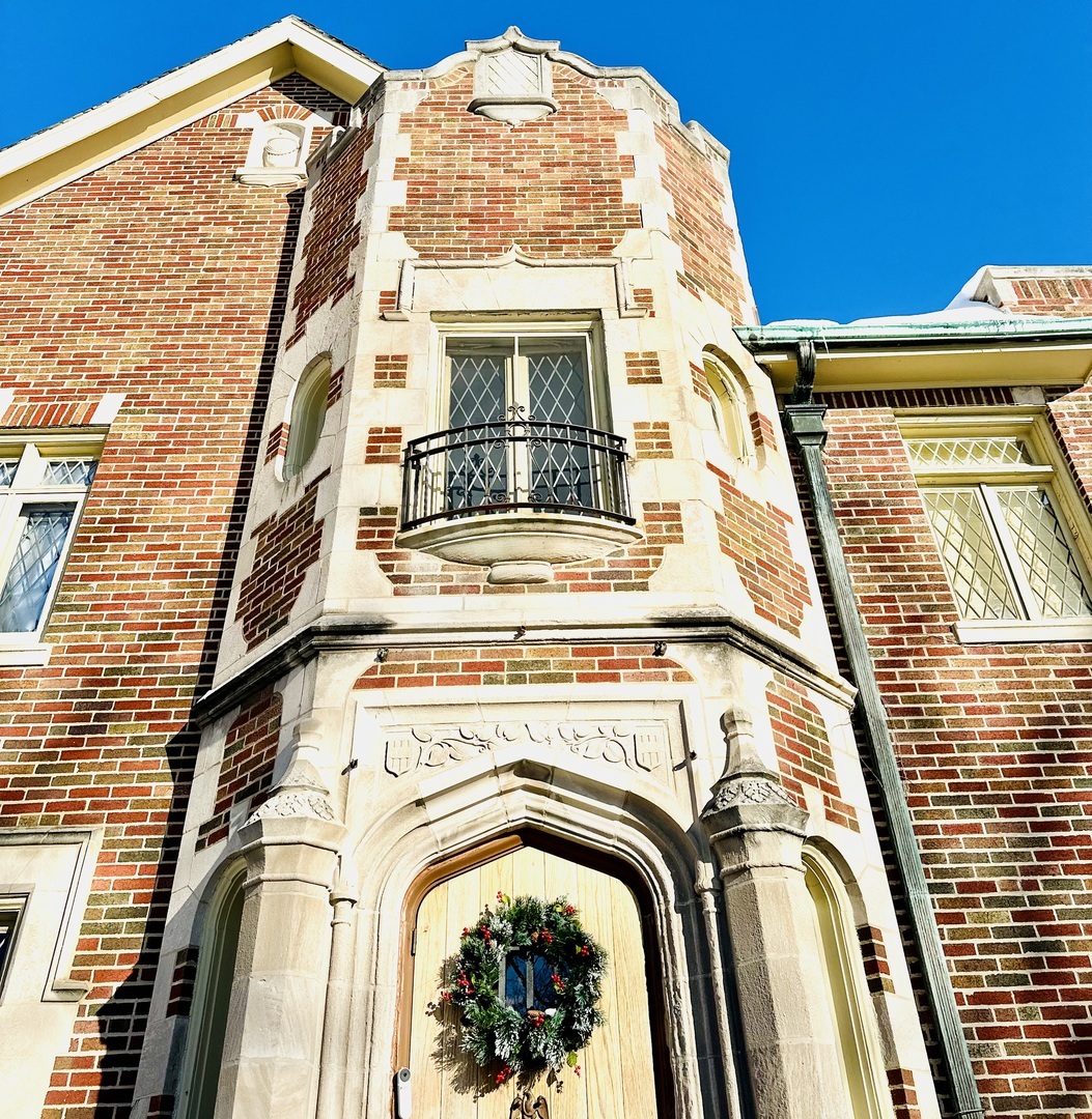 10162 S Longwood Drive, Chicago, IL 60643