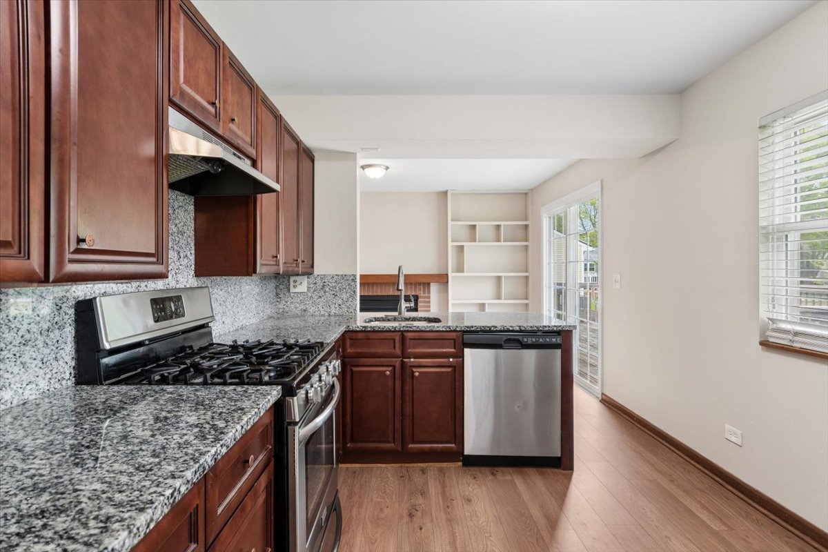 1440 CARLETON Avenue, Naperville, IL 60565