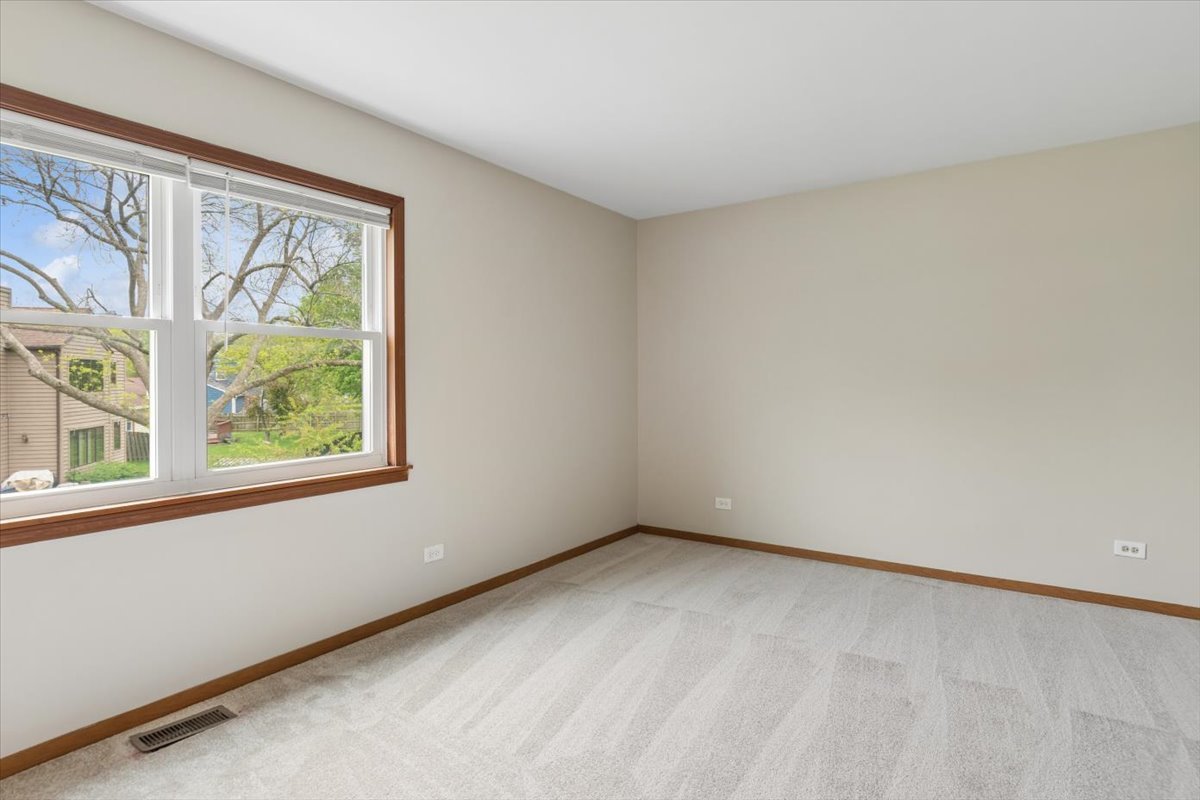 1440 CARLETON Avenue, Naperville, IL 60565