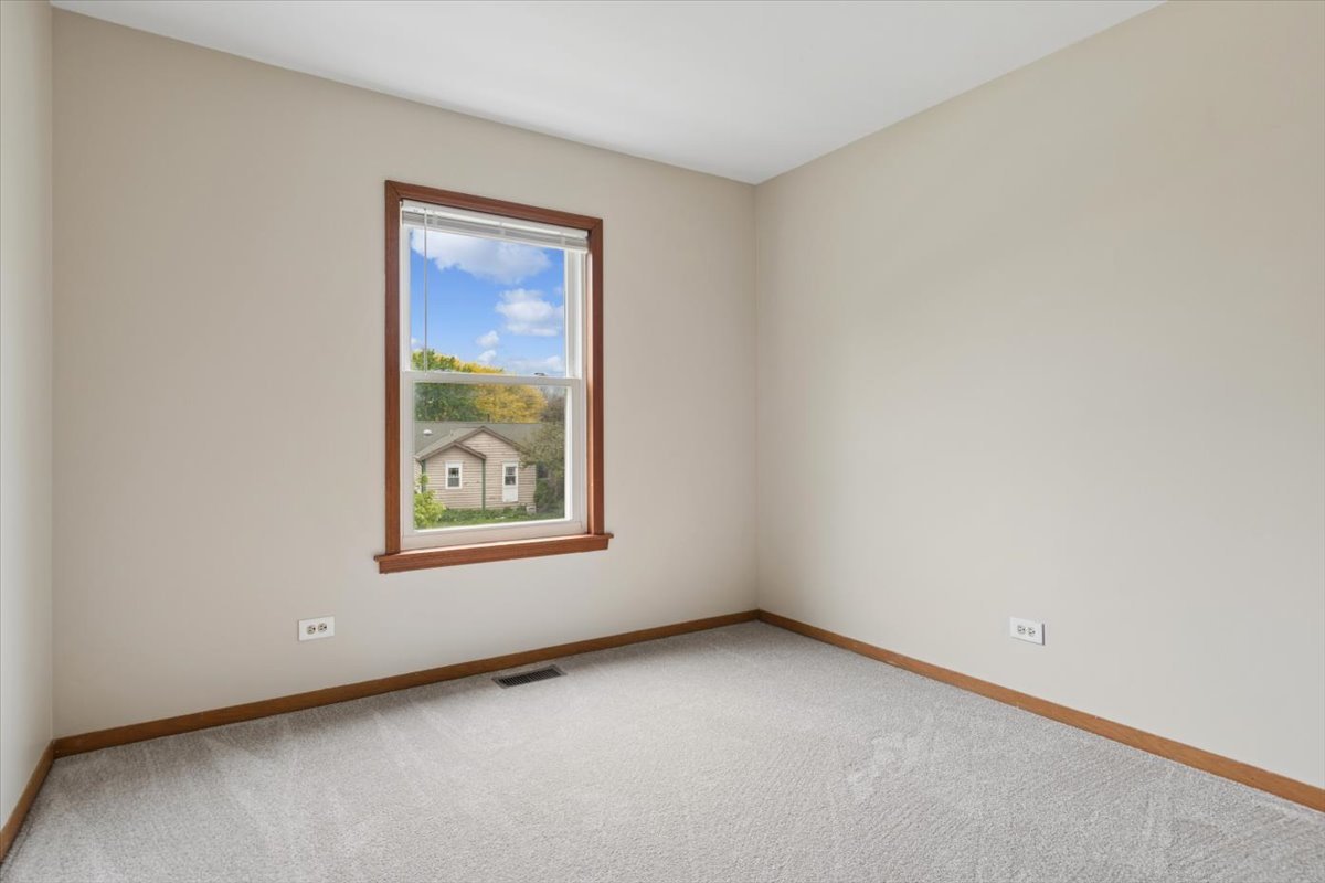 1440 CARLETON Avenue, Naperville, IL 60565