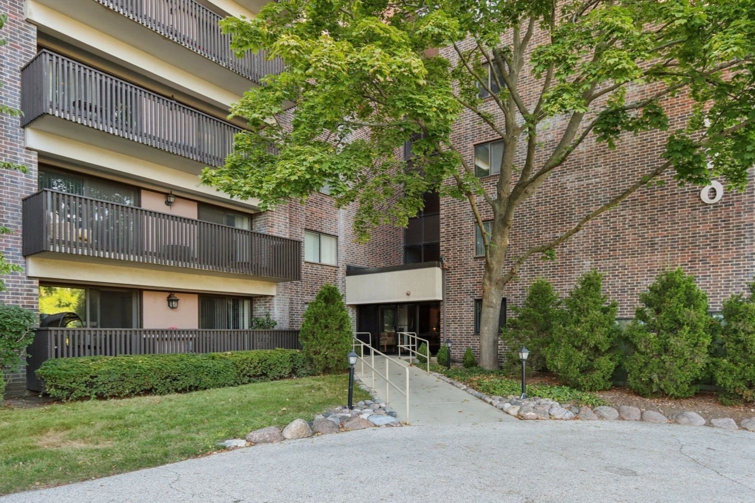 920 Vose Drive #106, Gurnee, IL 60031