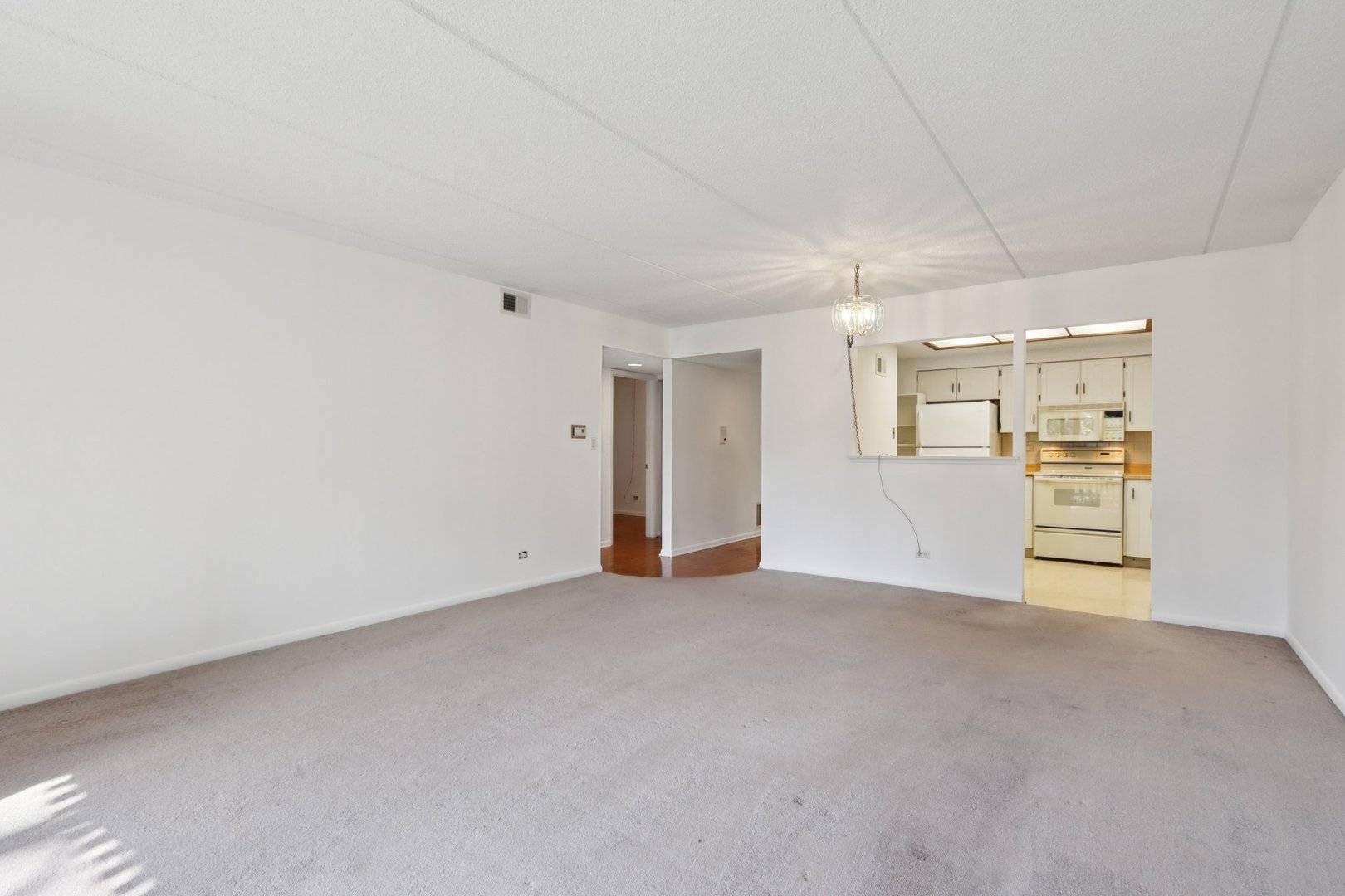 920 Vose Drive #106, Gurnee, IL 60031