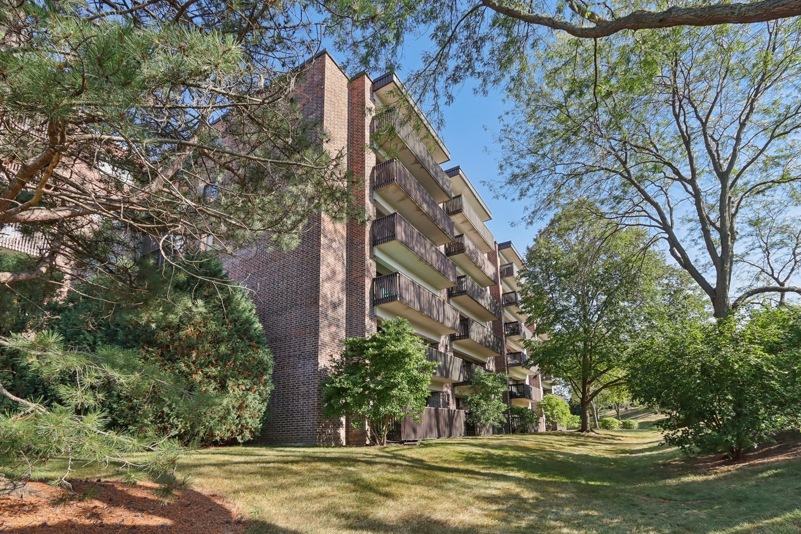 920 Vose Drive #106, Gurnee, IL 60031