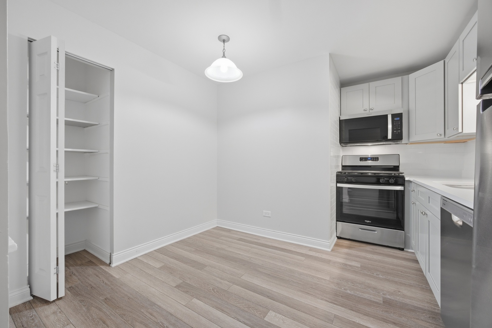 2556 Waterbury Drive #1905, Woodridge, IL 60517