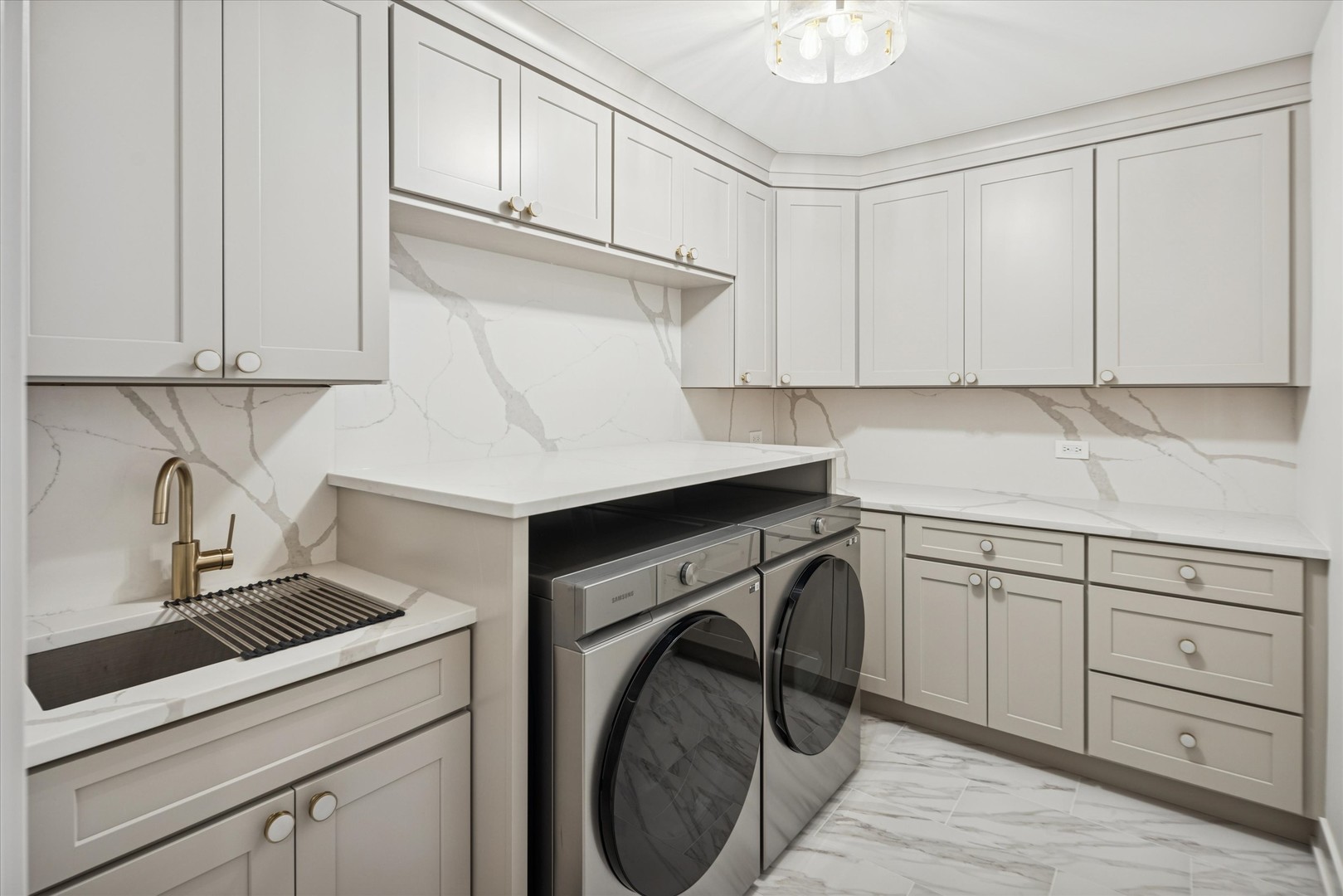 284 N Highland Avenue, Elmhurst, IL 60126