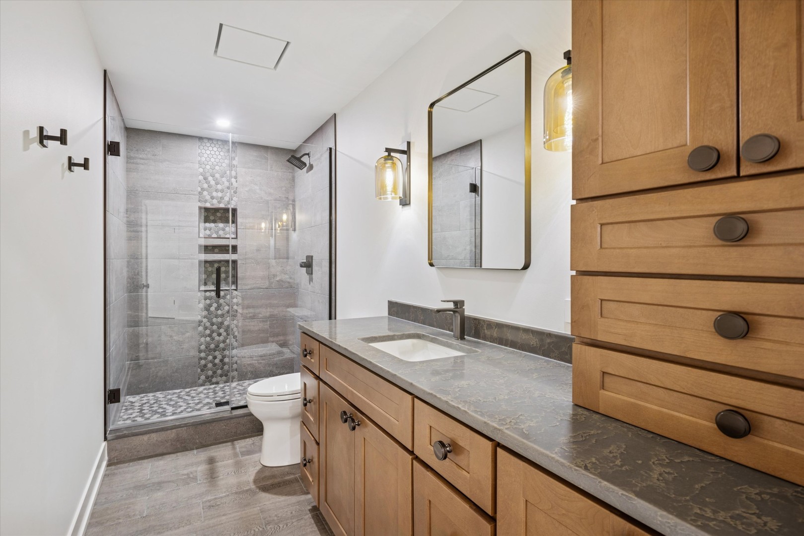 284 N Highland Avenue, Elmhurst, IL 60126