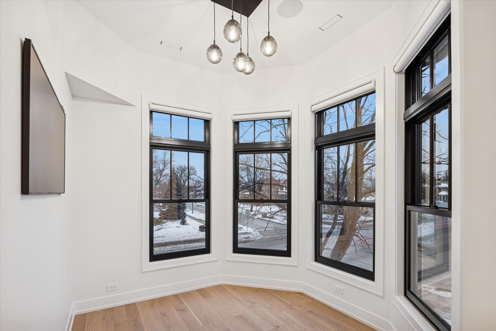 284 N Highland Avenue, Elmhurst, IL 60126