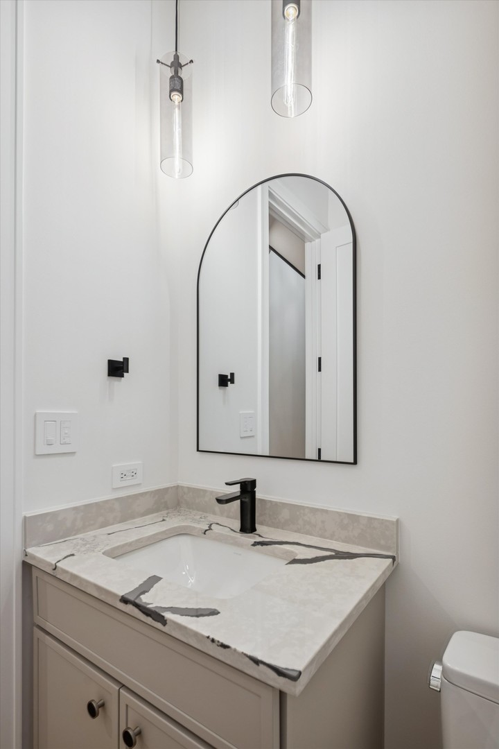 284 N Highland Avenue, Elmhurst, IL 60126