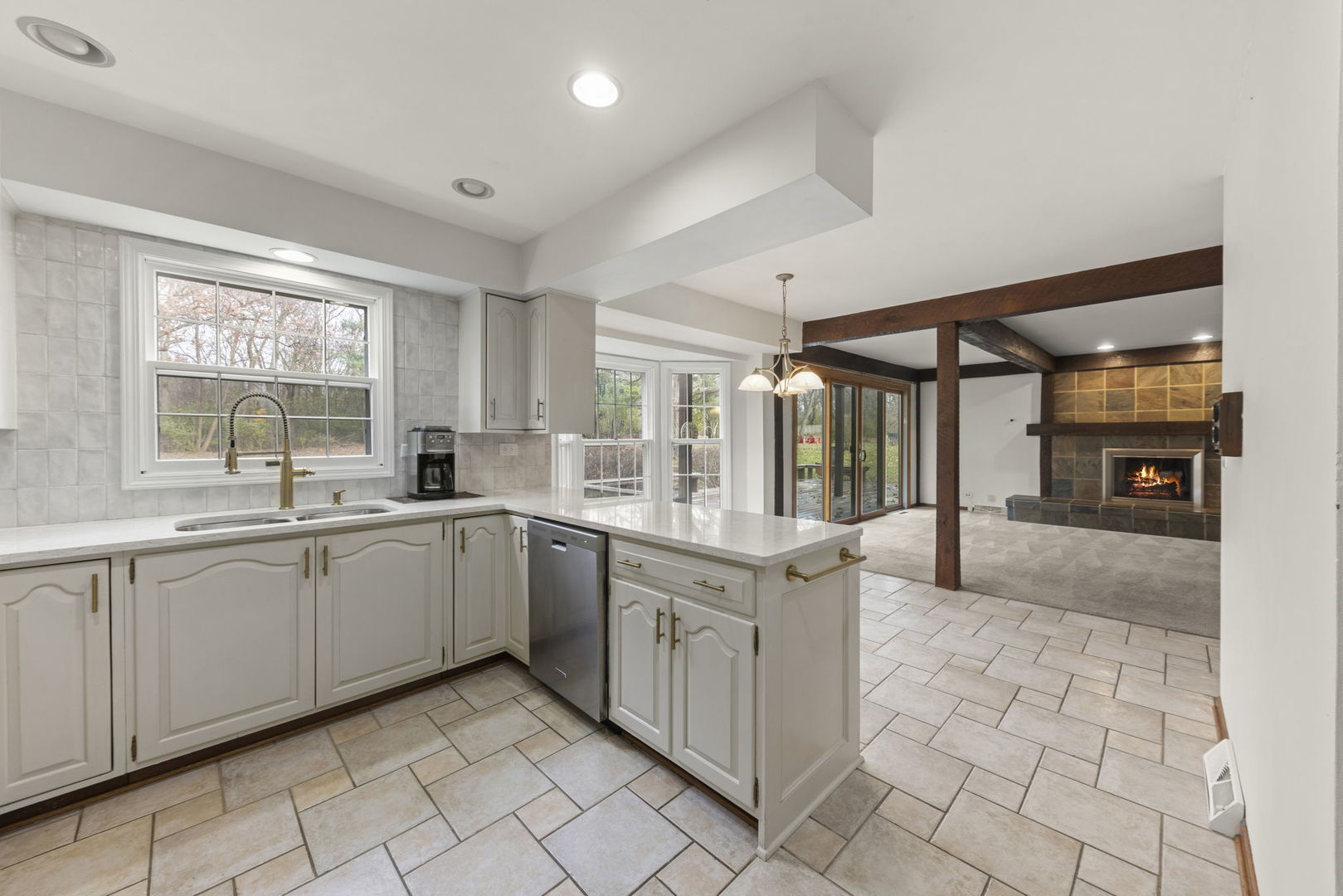 1150 Nottingham Lane, Elgin, IL 60120