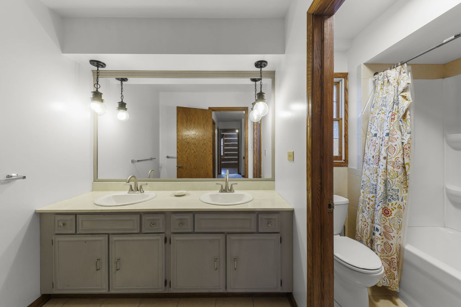 1150 Nottingham Lane, Elgin, IL 60120