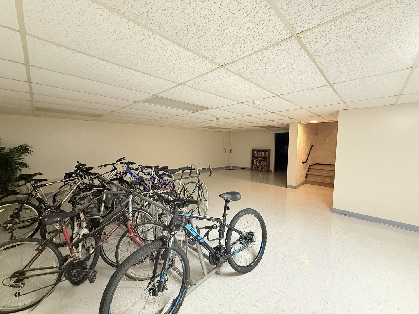 4250 Saratoga Avenue #L305, Downers Grove, IL 60515