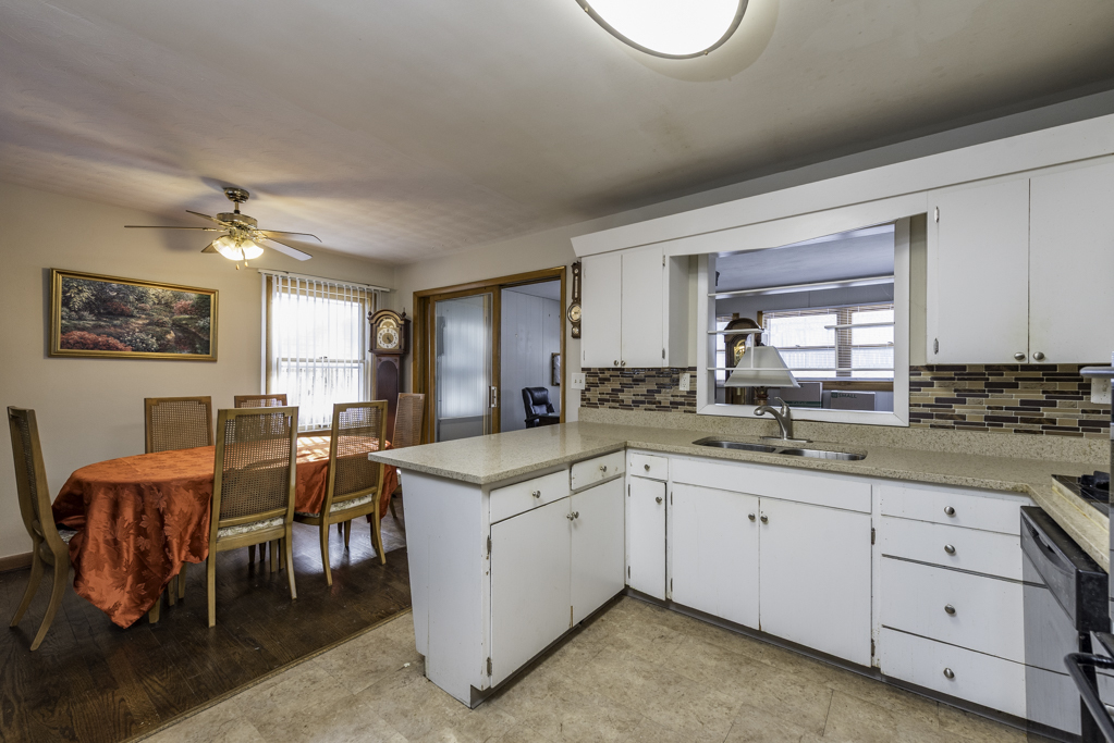 732 Whitney Avenue, Winthrop Harbor, IL 60096