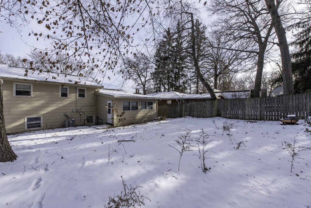 732 Whitney Avenue, Winthrop Harbor, IL 60096