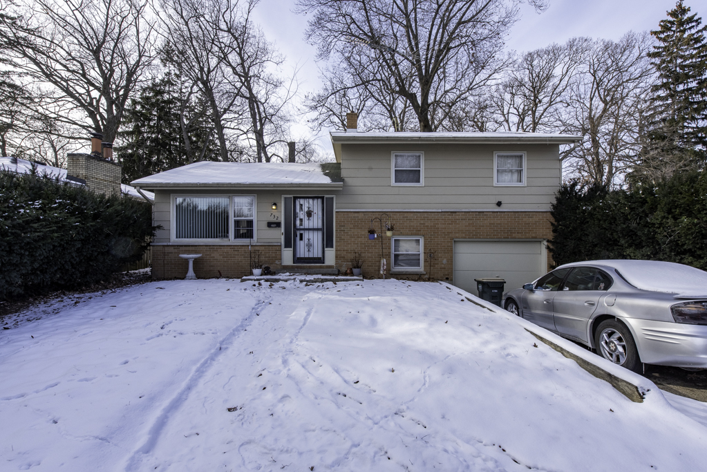 732 Whitney Avenue, Winthrop Harbor, IL 60096