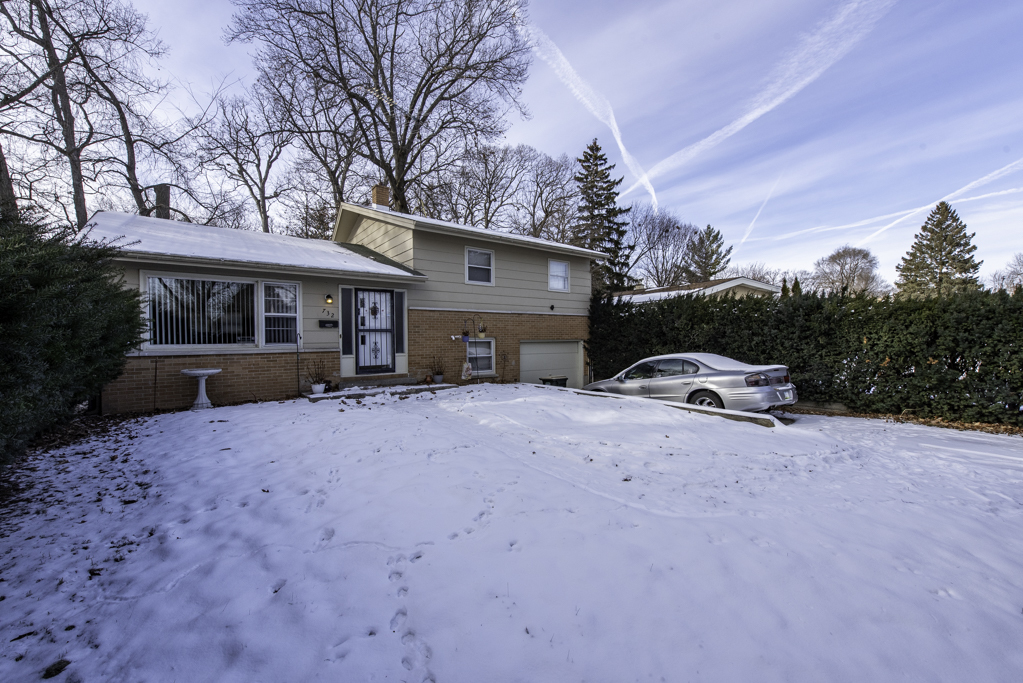 732 Whitney Avenue, Winthrop Harbor, IL 60096