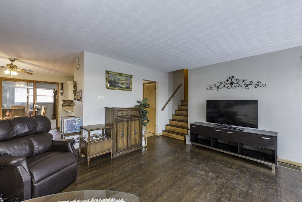 732 Whitney Avenue, Winthrop Harbor, IL 60096