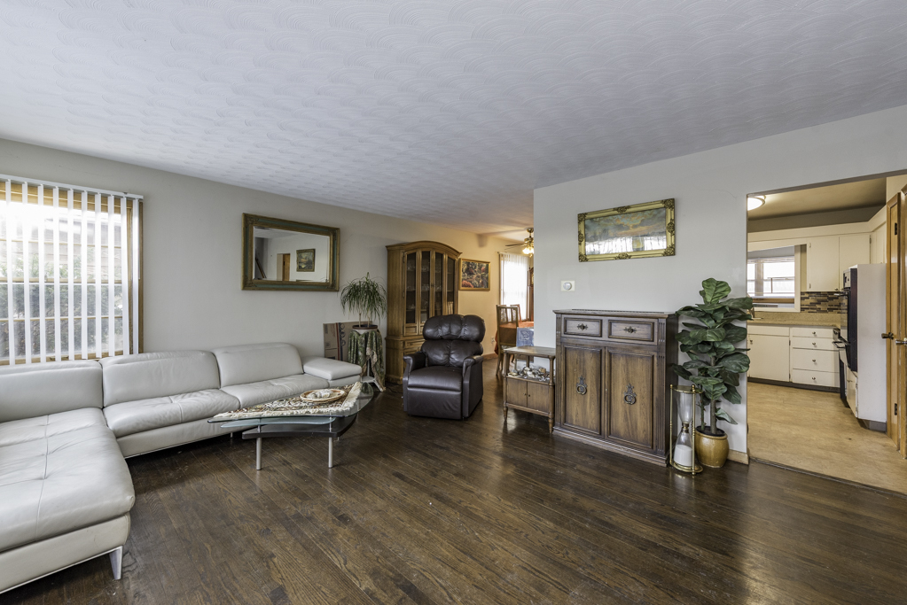 732 Whitney Avenue, Winthrop Harbor, IL 60096