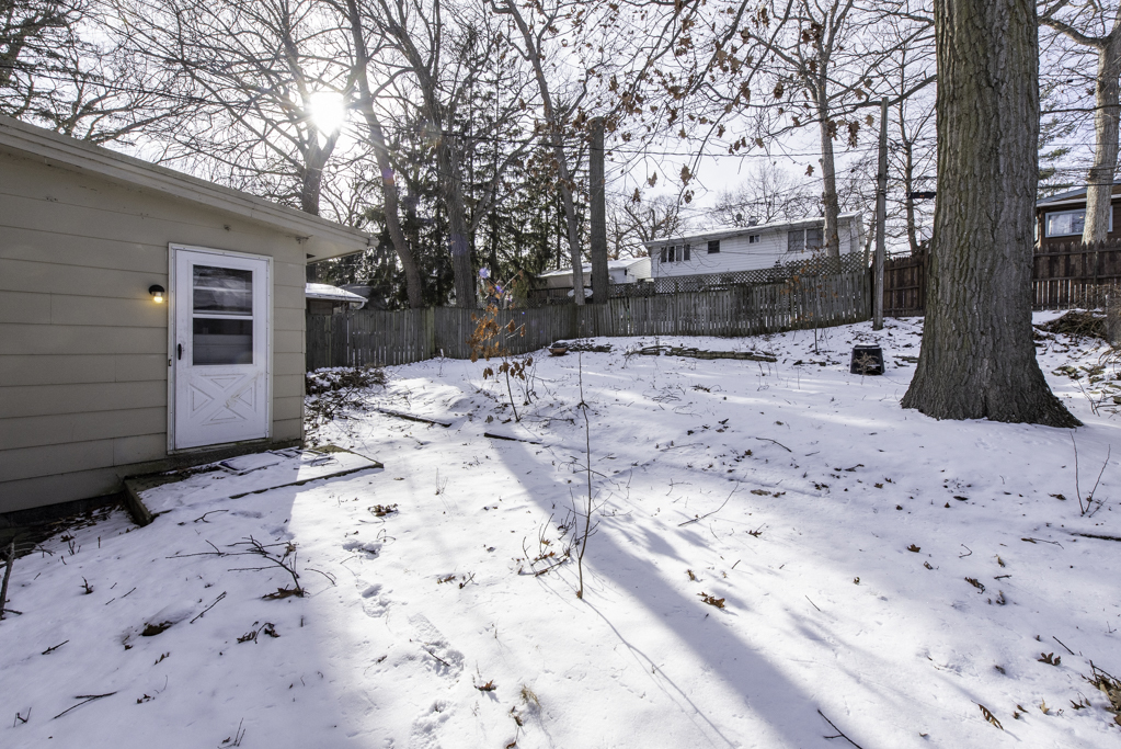 732 Whitney Avenue, Winthrop Harbor, IL 60096