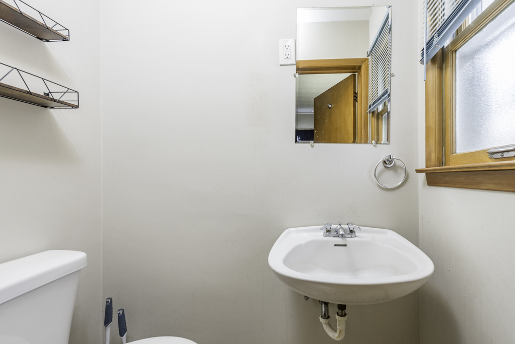 732 Whitney Avenue, Winthrop Harbor, IL 60096